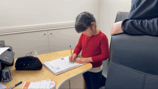 如何在篮球冬令营中加强体能训练?_1